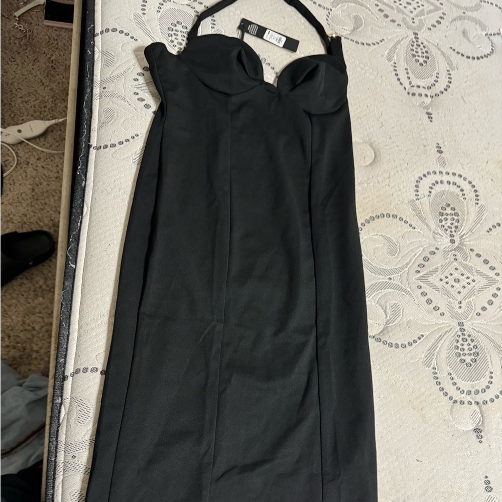 Dresses - Picture 5 of 5